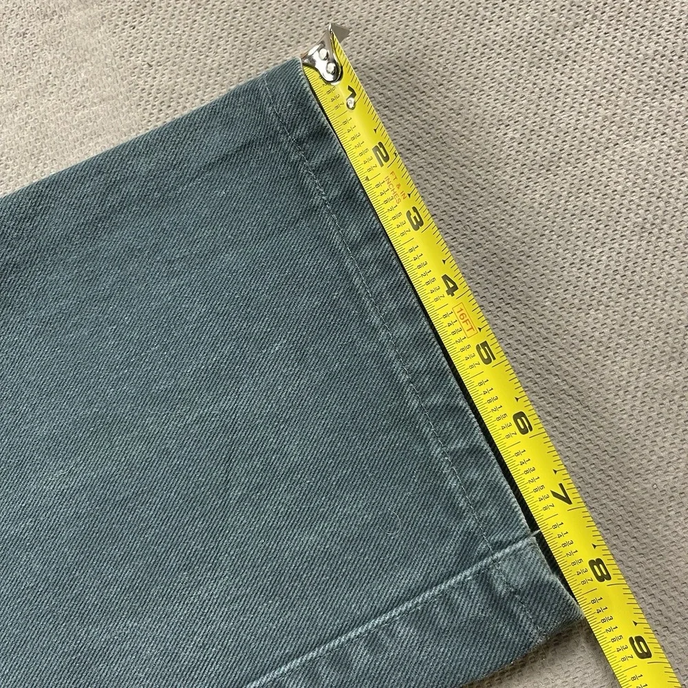 Levis tagged size